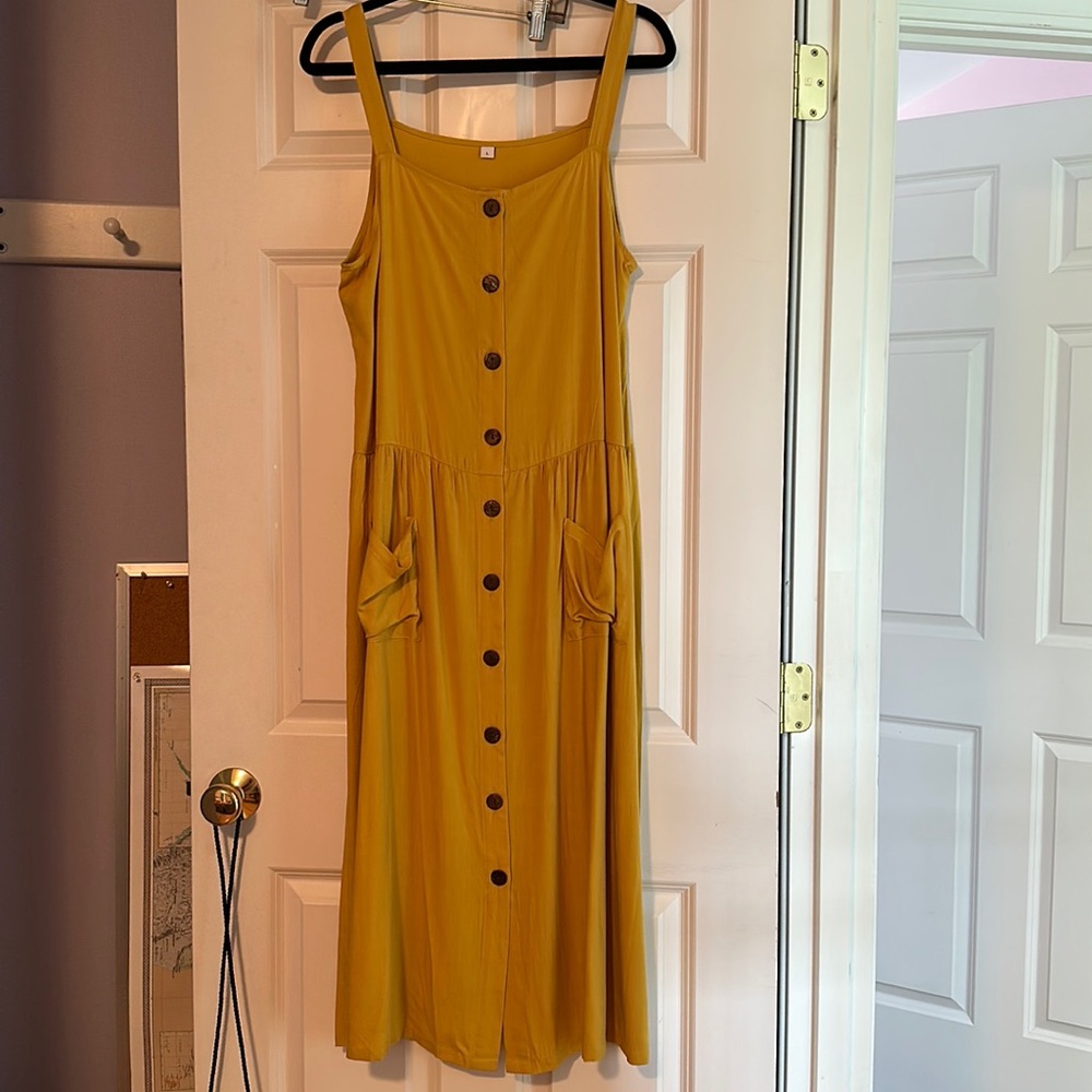 Dress mustard color, Unknown brand, never worn, feels like rayon, size large